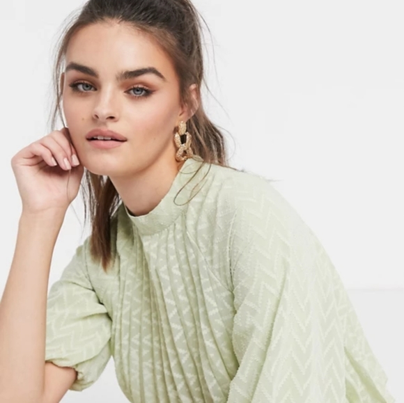 high neck pleated double layer midi dress - Picture 2 of 3